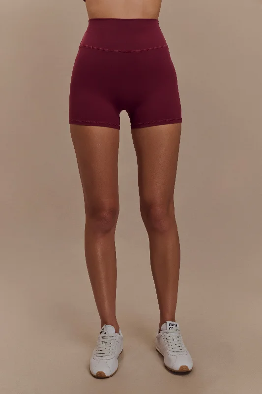 Orion Active Bike Shorts - Burgundy Basic Hoodie Sweatshirt Look